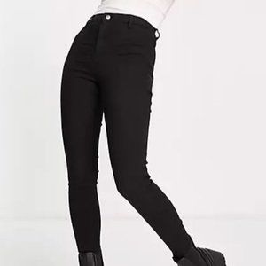 NWOT Topshop Joni Jeans in Black